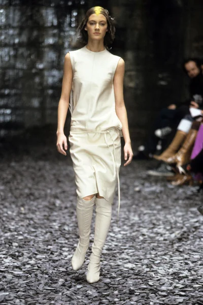 Look 10